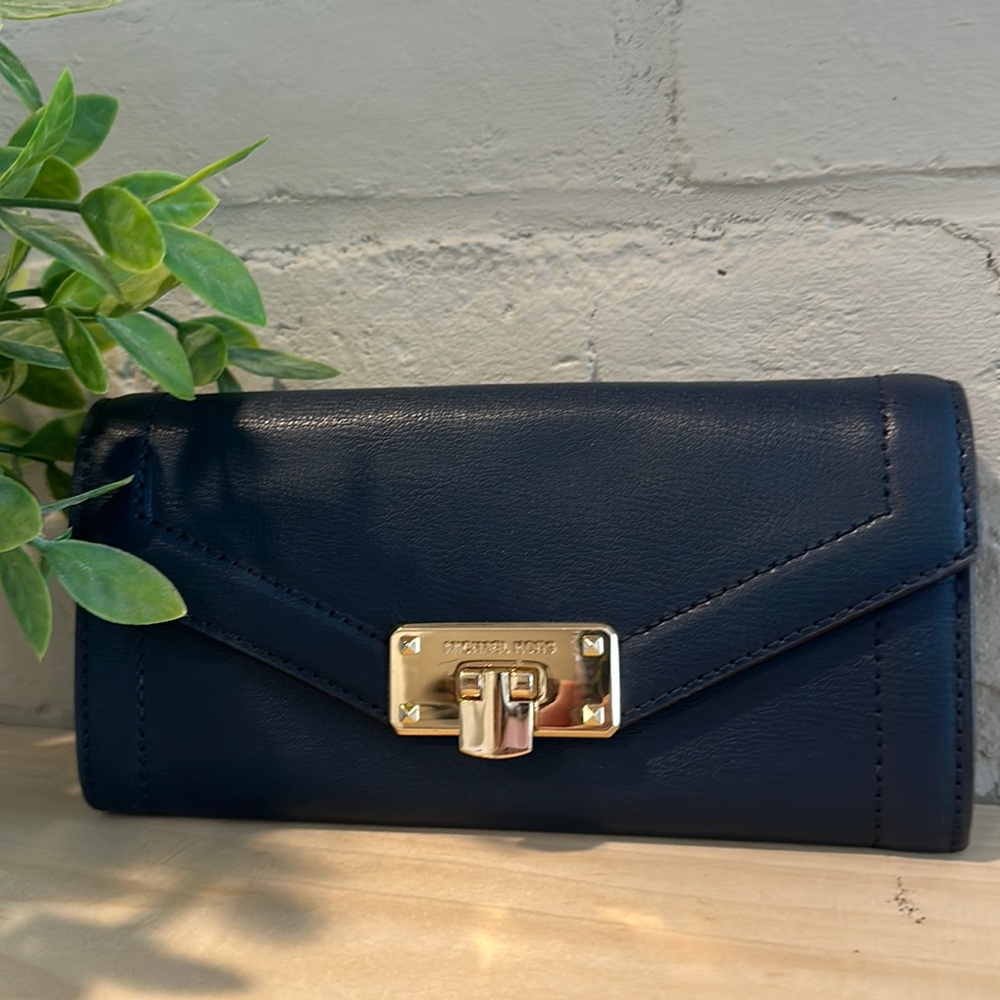 Micheal Kors wallet